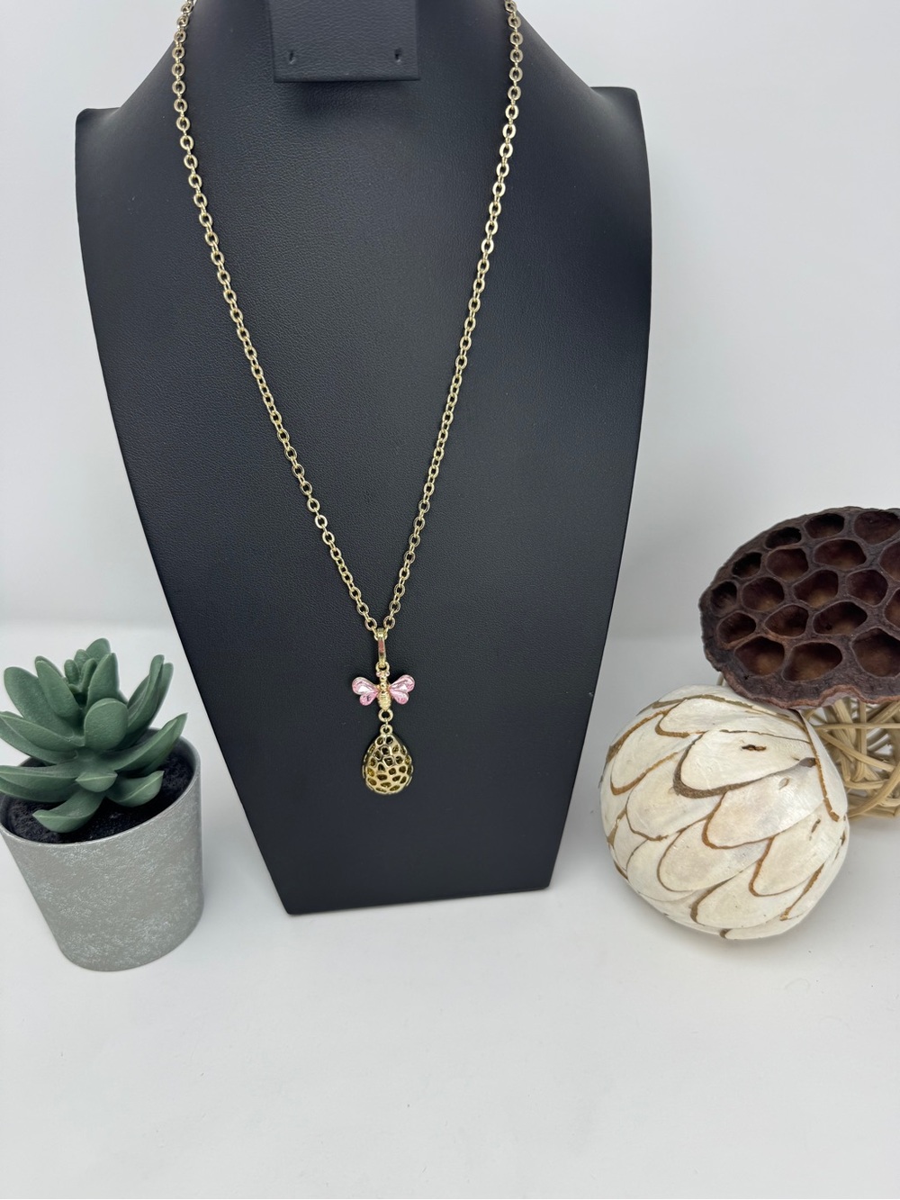 Mary Kay You Can Do It Bee & Honeycomb Pink Crystal Pendant Necklace